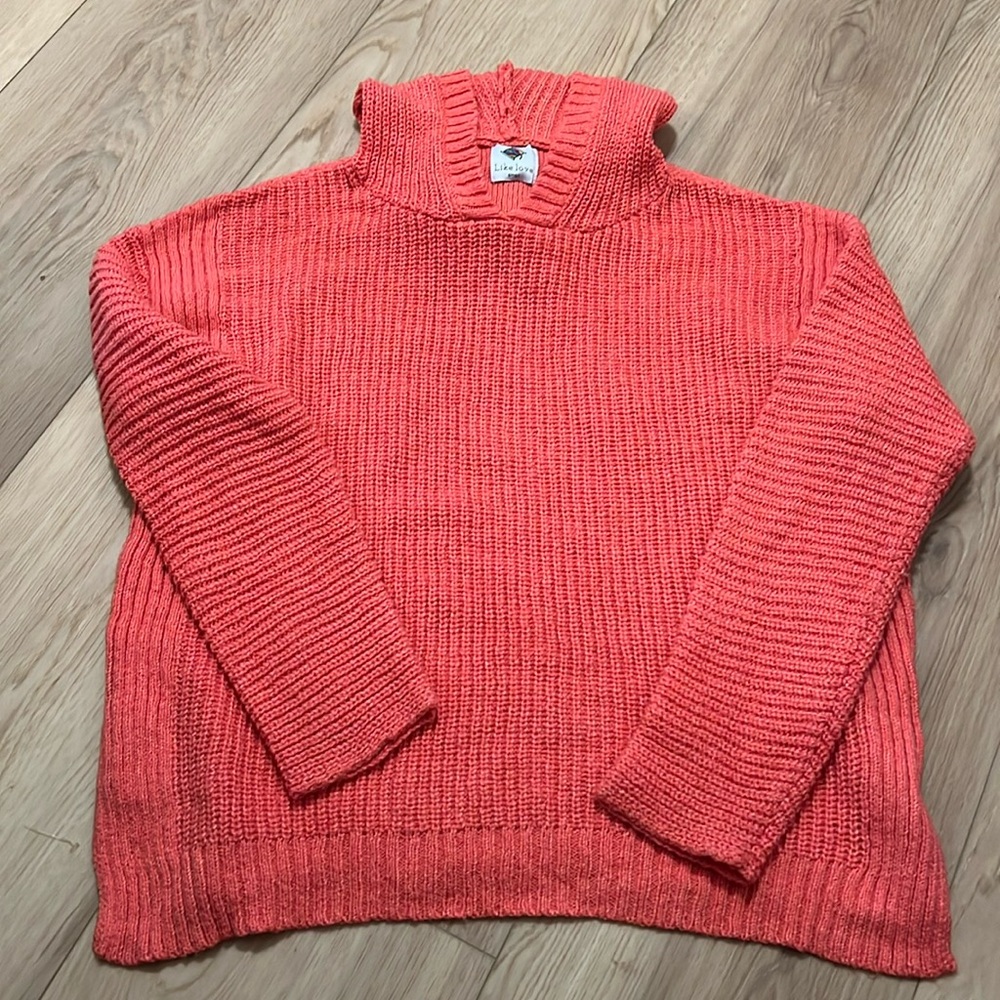 Boutique coral sweater with hood